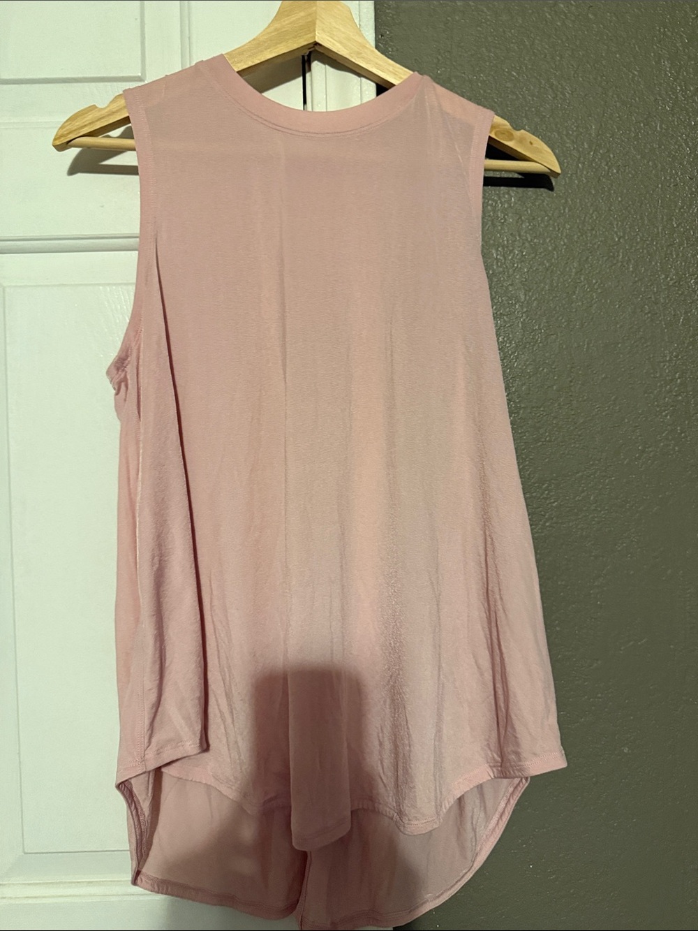 Lululemon workout Sleeveless Pink Swing Tank